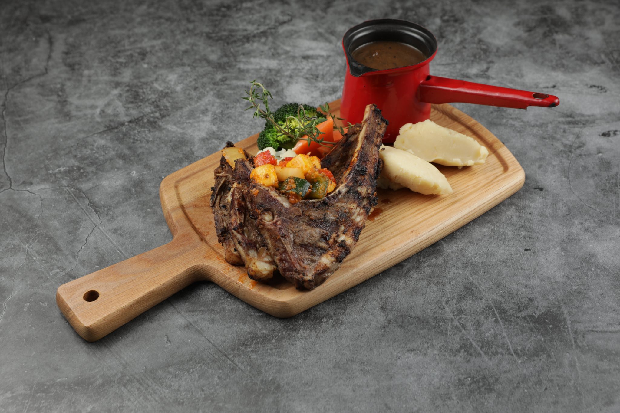 53216621Char Grilled New Zealand Lamb Cutlets